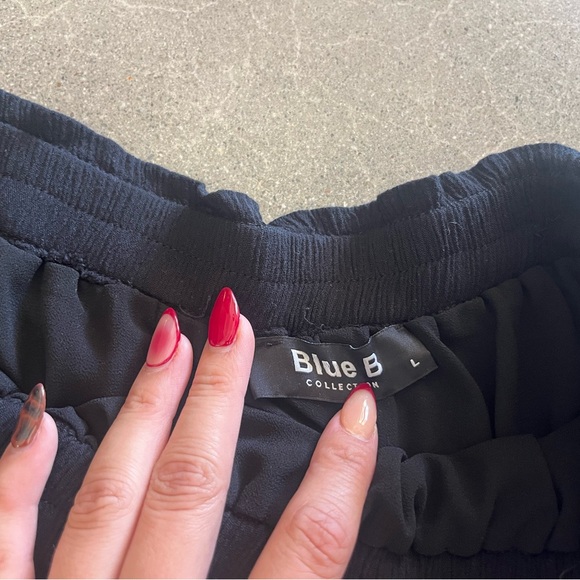 Chic Black Ruffled Mini Skirt - Picture 2 of 3